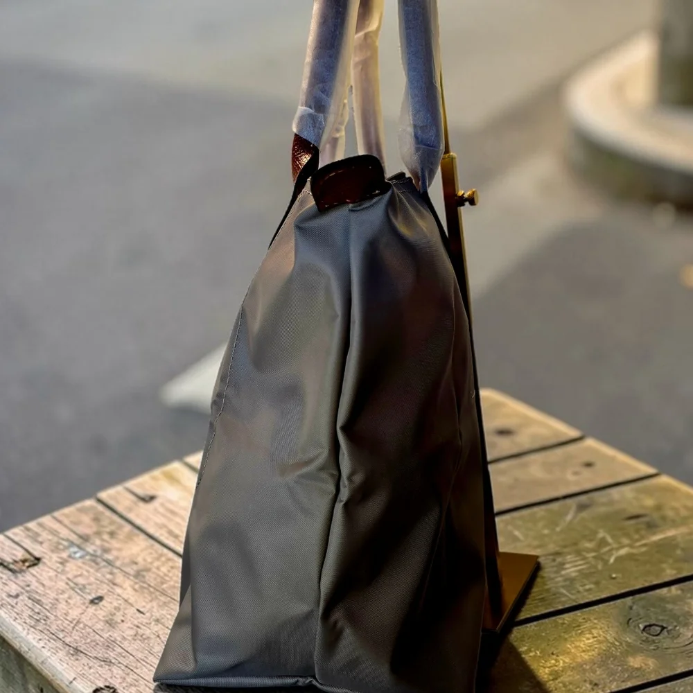 SALE!! 2026 New Designer Light Brown Medium Tote in Nylon NWT - Picture 3 of 11